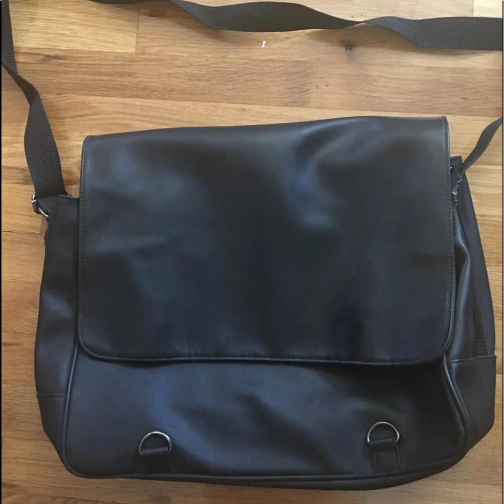 YSL 🖤 Vintage messenger bag in fair condition